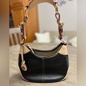 Dooney & Bourke black and beige leather handbag NWOT